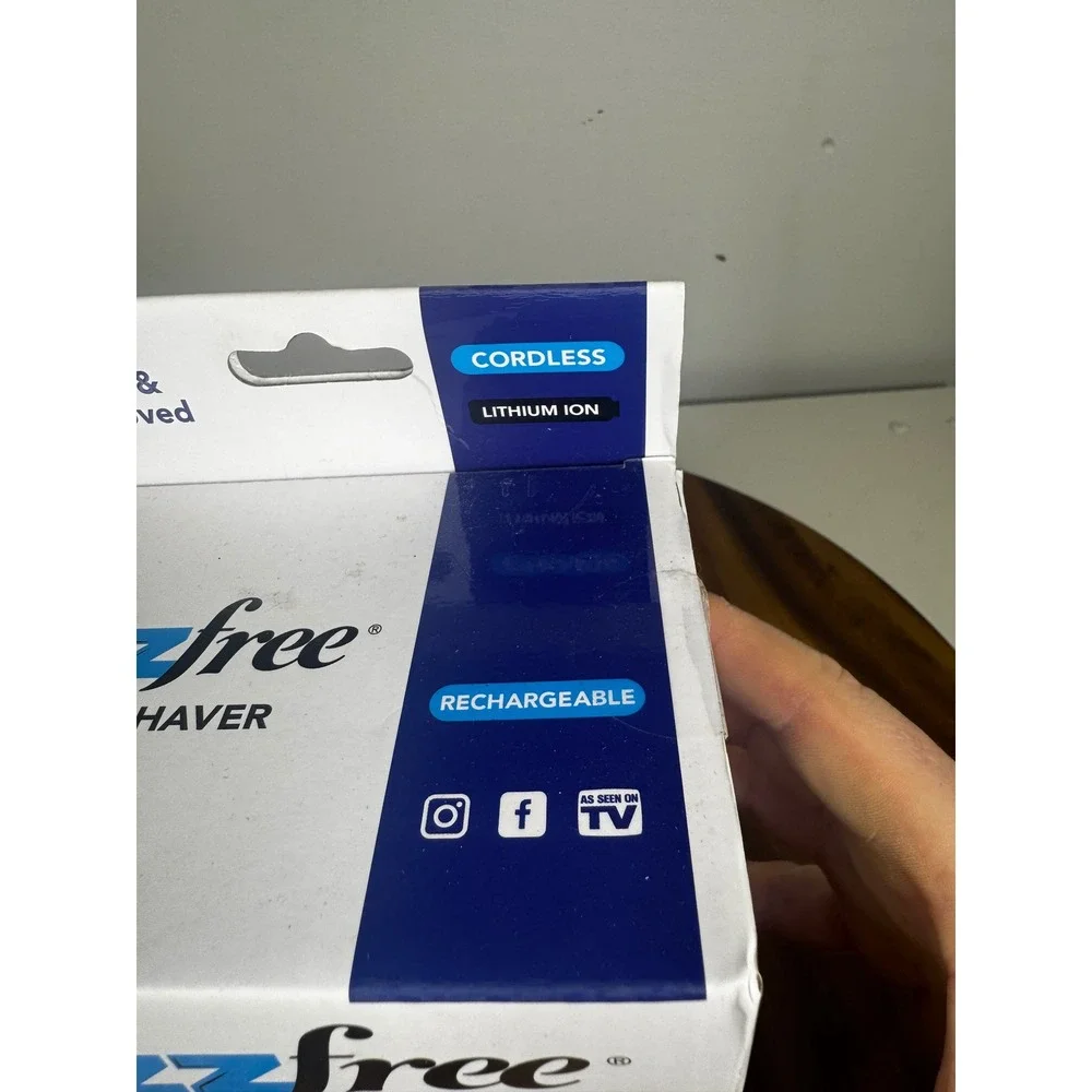 FuzzFree Automatic Rechargeable Fabric Shaver Cordless‎ Lithium Ion USB Charging